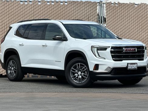 Certified 2025 GMC Acadia Elevation FWD image 2