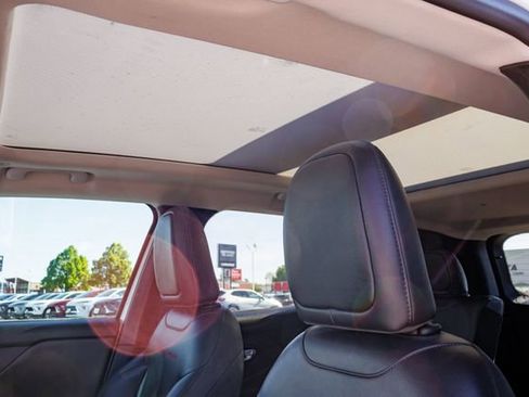 Used 2021 Jeep Renegade Trailhawk w/ Sun & Sound Group AWD/4WD image 10