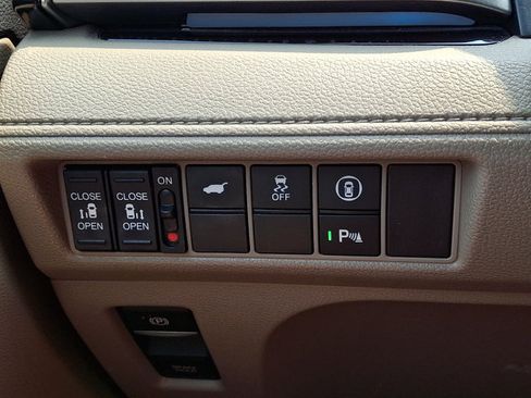 Certified 2024 Honda Odyssey Touring image 28