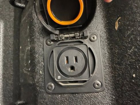 Certified 2024 Chevrolet Silverado 1500 High Country w/ High Country Premium Package image 18