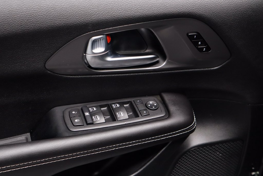 Used 2026 Chrysler Pacifica Select FWD image 24