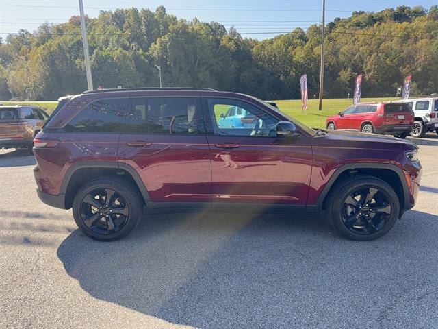 Used 2026 Jeep Grand Cherokee Limited w/ Limited Altitude Package AWD/4WD image 4