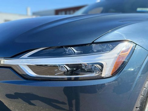 Used 2019 Volvo XC60 T5 Momentum w/ Premium Package image 14