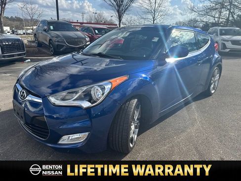 Used 2017 Hyundai Veloster Value Edition image 4