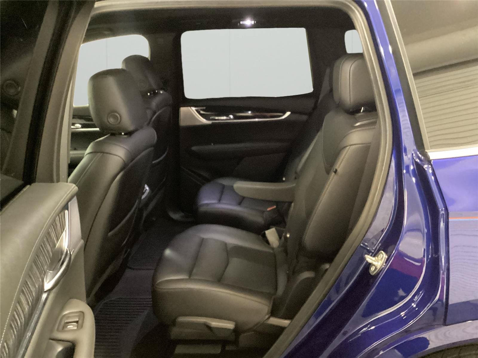 Used 2024 Cadillac XT6 Premium Luxury AWD/4WD image 11