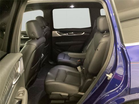 Used 2024 Cadillac XT6 Premium Luxury AWD/4WD image 11