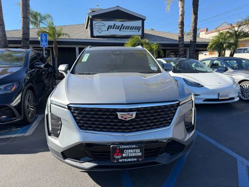 Used 2024 Cadillac XT4 Premium Luxury image 2