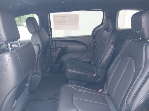 New 2026 Chrysler Voyager LX image 31