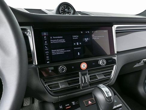 Certified 2026 Porsche Macan AWD/4WD image 12