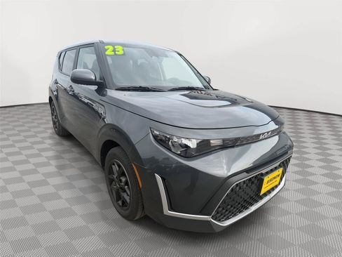 Used 2023 Kia Soul LX w/ LX Technology Package FWD image 8