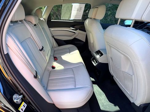 Used 2024 Audi Q8 e-tron Premium AWD/4WD image 37