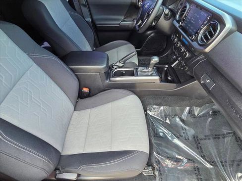 Used 2021 Toyota Tacoma TRD Off-Road w/ Technology Package image 19