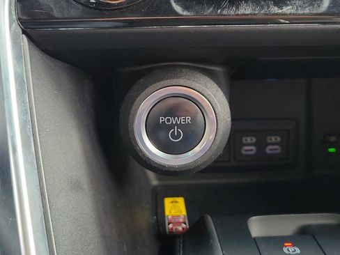 Used 2024 Toyota Venza LE AWD/4WD image 25