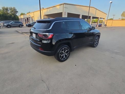 Used 2025 Jeep Compass Limited AWD/4WD image 6