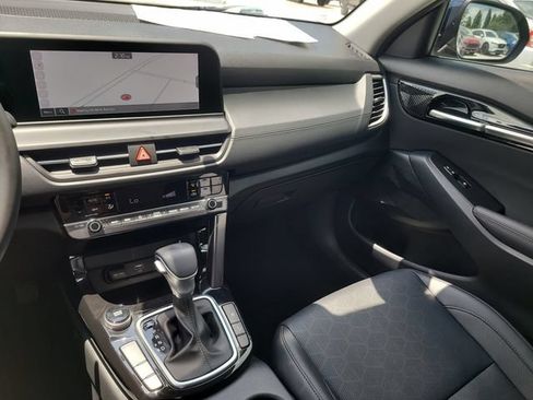 Used 2024 Kia Seltos EX FWD image 21
