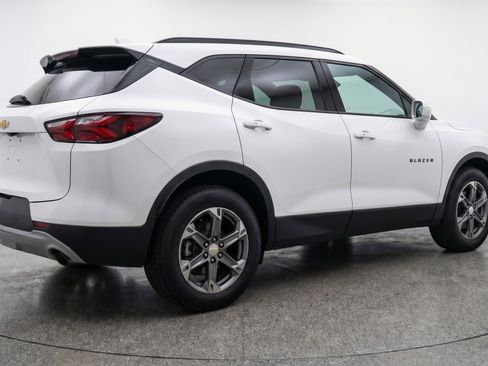 Used 2025 Chevrolet Blazer LT FWD image 9