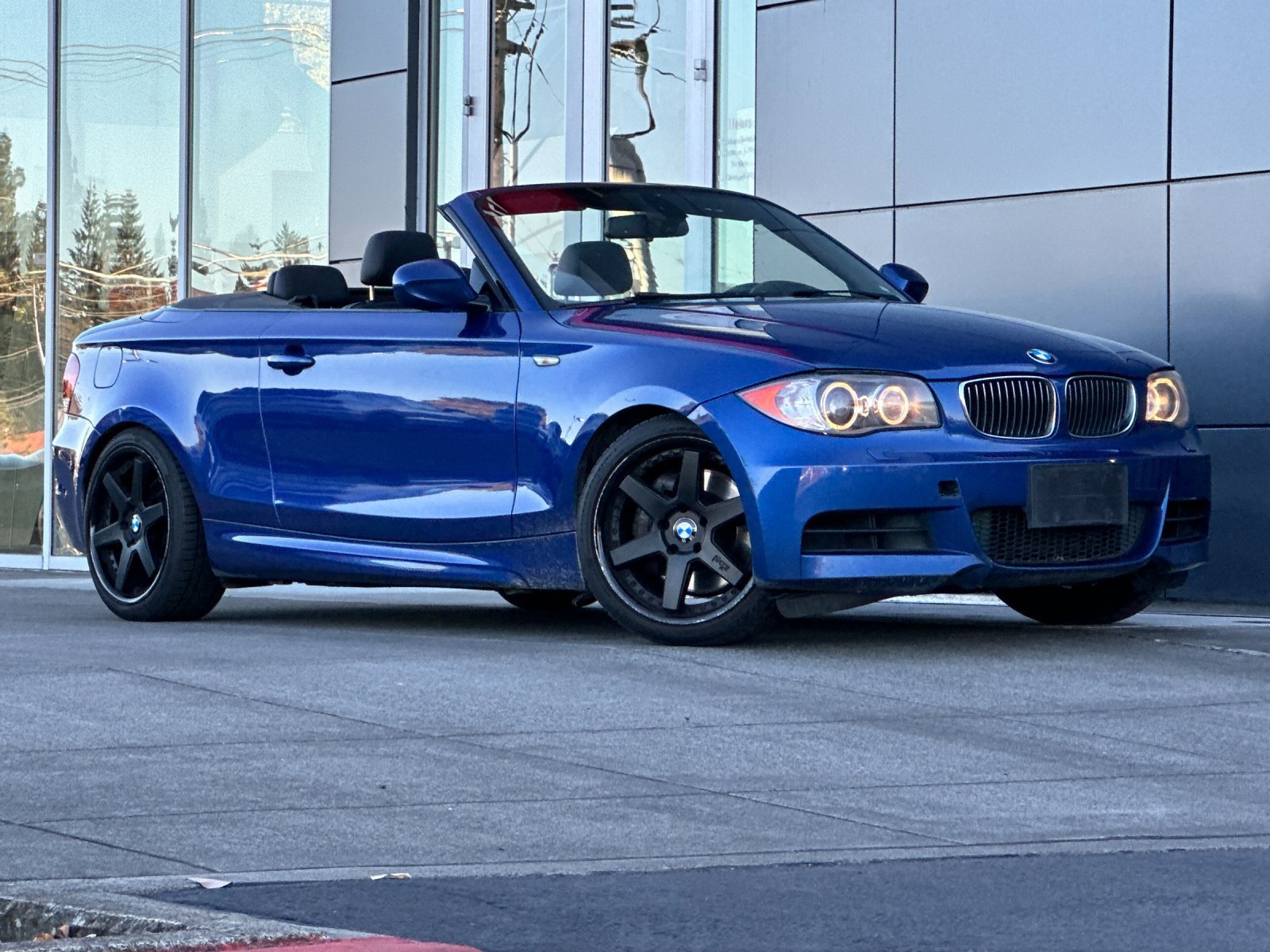 Used 2010 BMW 135i Convertible RWD image 2