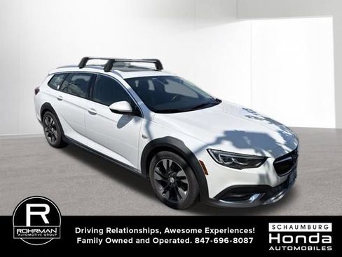 Used 2019 Buick Regal Essence w/ Driver Confidence Package I AWD/4WD image 3