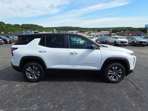New 2026 Chevrolet Equinox LT w/ Convenience Package II FWD image 9