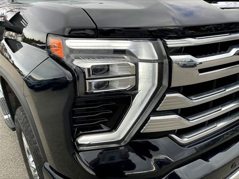 Used 2024 Chevrolet Silverado 2500 High Country w/ High Country Premium Package AWD/4WD image 31