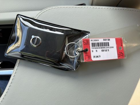 Certified 2024 Volvo XC90 T8 Plus w/ Protection Package AWD/4WD image 38