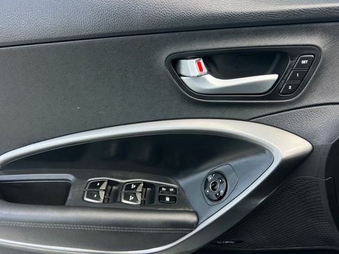 Used 2018 Hyundai Santa Fe Sport w/ 2.0T Ultimate Tech Package 05 FWD image 15