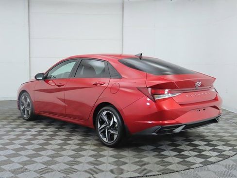 Used 2023 Hyundai Elantra SEL w/ Convenience Package image 7
