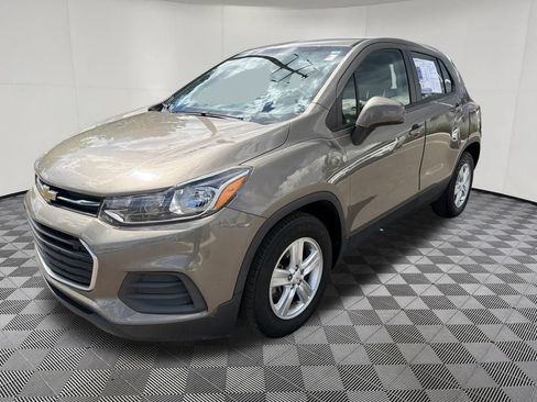 Used 2020 Chevrolet Trax LS FWD image 3