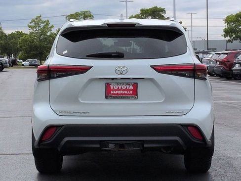 Used 2022 Toyota Highlander XLE AWD/4WD image 6