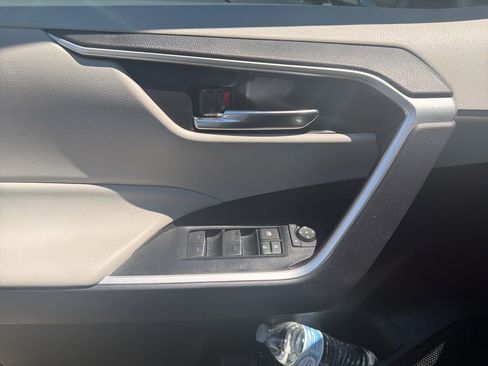 Used 2022 Toyota RAV4 XLE AWD/4WD image 7