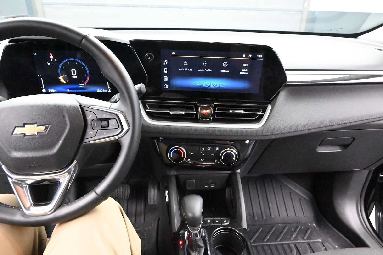 Used 2026 Chevrolet TrailBlazer LT w/ LT Cold Weather Package FWD image 14