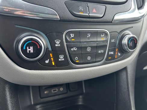 Used 2023 Chevrolet Equinox LT image 36