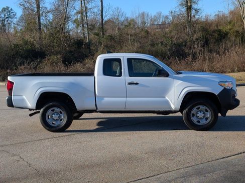 Used 2018 Toyota Tacoma SR5 image 6