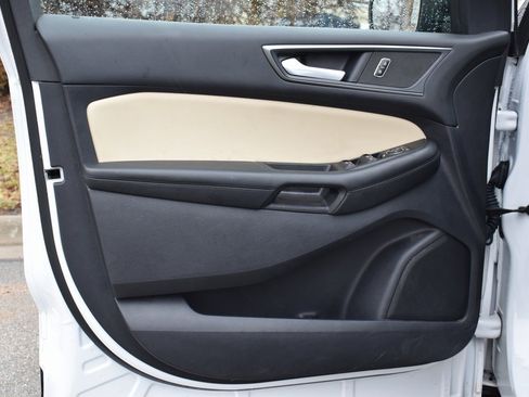 Certified 2020 Ford Edge SE image 8