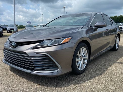 Used 2023 Toyota Camry LE FWD image 7