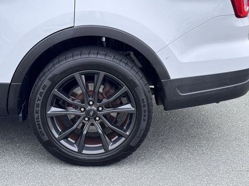 Used 2018 Ford Explorer XLT w/ Equipment Group 202A image 31