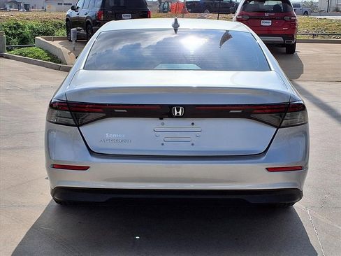Certified 2025 Honda Accord LX image 6