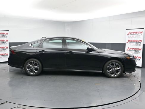 Used 2023 Honda Accord EX image 9