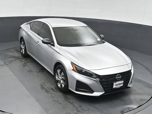 Used 2024 Nissan Altima 2.5 S FWD image 37