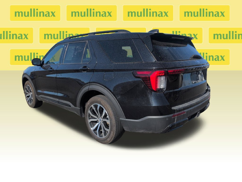 Used 2025 Ford Explorer ST-Line AWD/4WD image 11