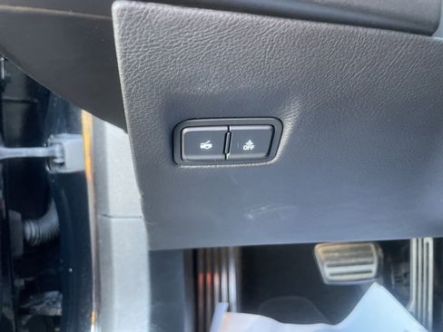 Used 2014 Chevrolet Corvette Z51 w/ 3LT Preferred Equipment Group image 17