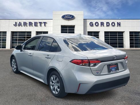 Used 2025 Toyota Corolla LE FWD image 3