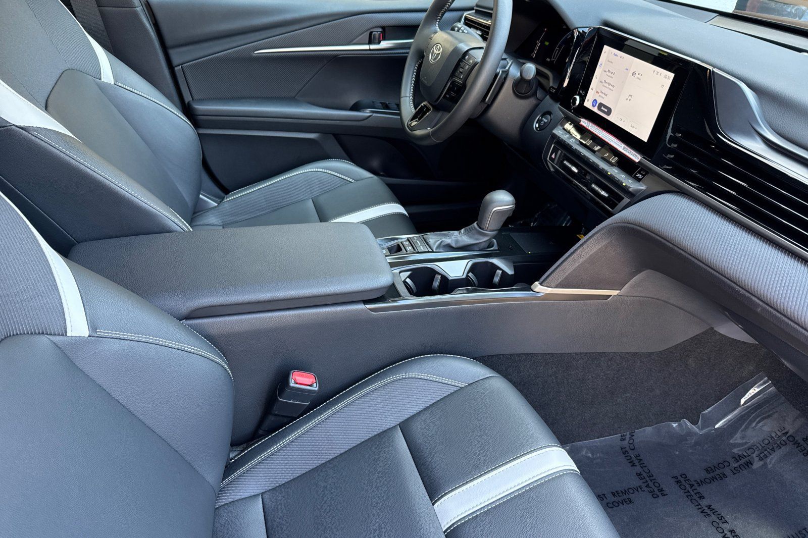 Used 2026 Toyota Camry Hybrid FWD image 21