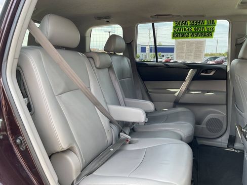 Used 2013 Toyota Highlander SE AWD/4WD image 38