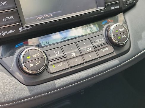 Used 2018 Toyota RAV4 XLE FWD image 27