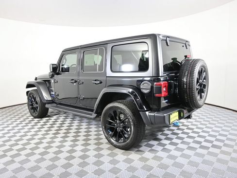 Used 2022 Jeep Wrangler Unlimited Sahara w/ Cold Weather Group AWD/4WD image 4