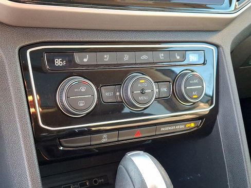 Used 2021 Volkswagen Atlas SEL Premium image 16