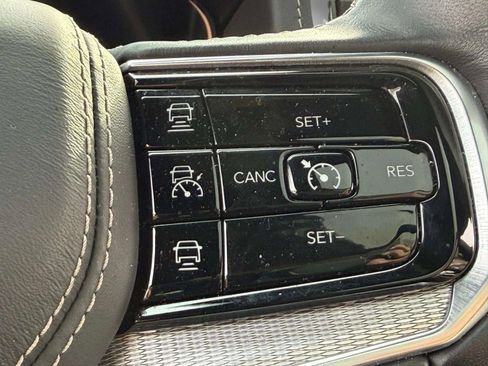 Used 2023 Jeep Grand Wagoneer Series II image 42