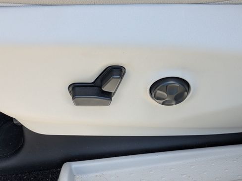 Used 2017 Chrysler Pacifica Touring-L FWD image 18