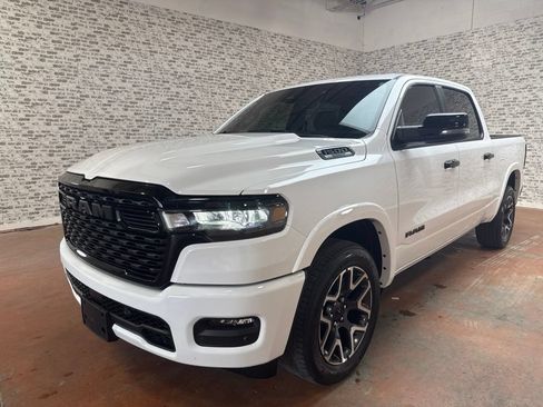 Used 2025 RAM 1500 Big Horn AWD/4WD image 3